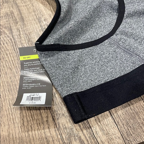 Old Navy Active Heather Gray and Black Sports Bra - Picture 4 of 7